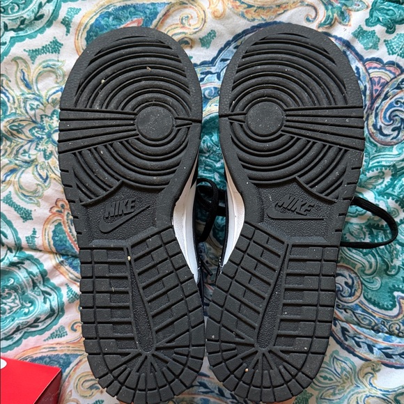 Women’s Nike Dunk Low - Picture 3 of 5